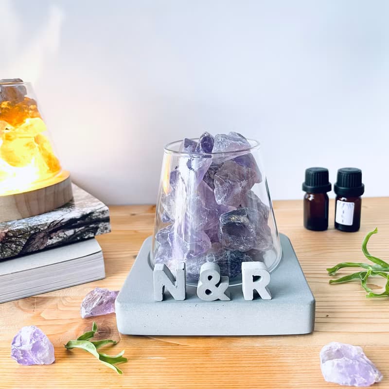 能量擴香水晶山【紫水晶的和諧與專注】水晶禮盒-( 水泥字要加購)