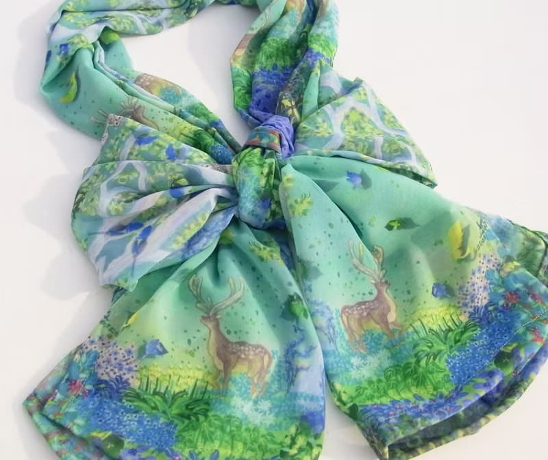 二週間【Forest with owls and deer】アートシフォンストール　スカーフ　ショール　母の日　ファッション小物　緑　かわいい