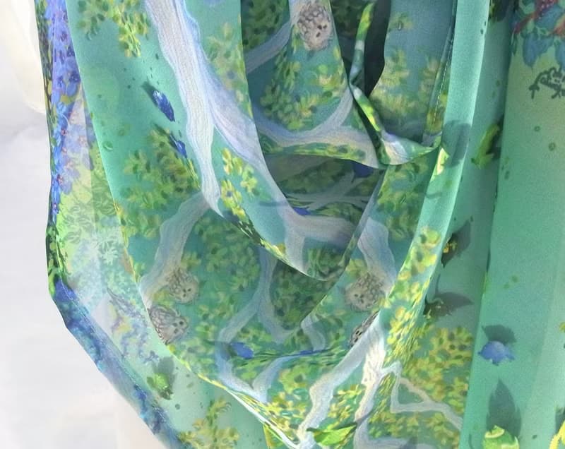 二週間【Forest with owls and deer】アートシフォンストール　スカーフ　ショール　母の日　ファッション小物　緑　かわいい