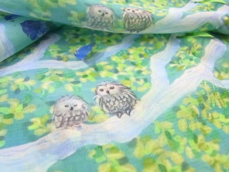 二週間【Forest with owls and deer】アートシフォンストール　スカーフ　ショール　母の日　ファッション小物　緑　かわいい