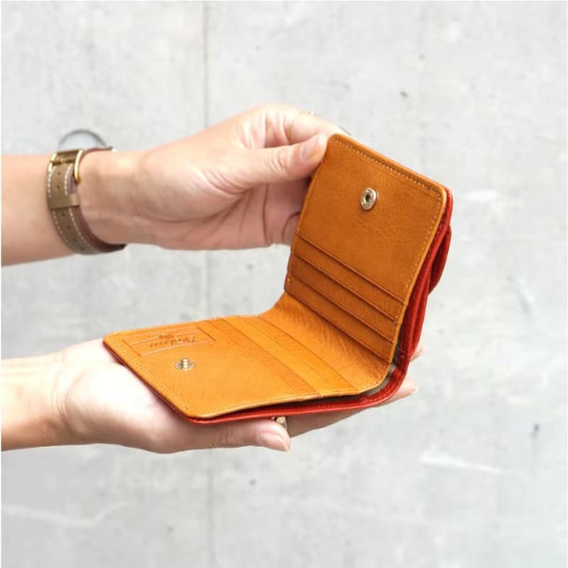 日本率性 輕巧口袋型多夾層手工牛皮短夾Made in Japan by Folna