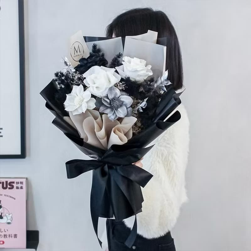 極致黑高級感銀河系永生花束 (贈送5ml香氛油)