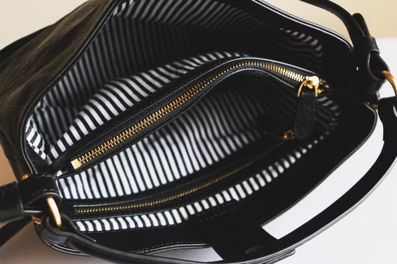 高級牛革斜め掛けショルダーバッグ収納バッグ 長財布収納可能出会い2wayバッグ　黒色