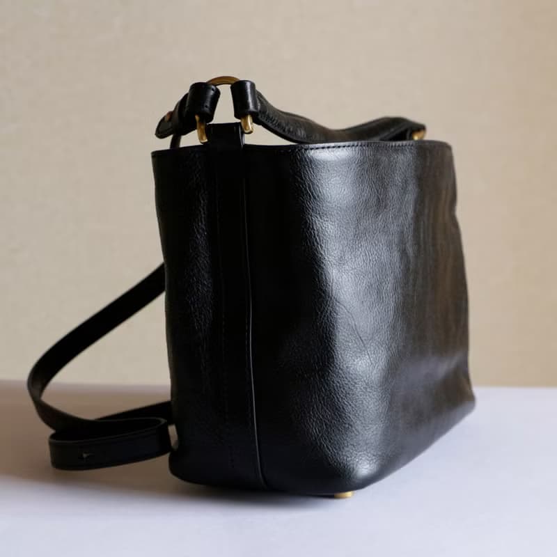 高級牛革斜め掛けショルダーバッグ収納バッグ 長財布収納可能出会い2wayバッグ　黒色