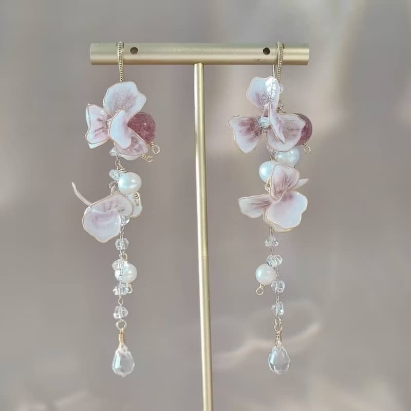 飛花 | 草莓晶 | 耳夾耳鈎 | 手作婚禮樹脂水晶花飾品