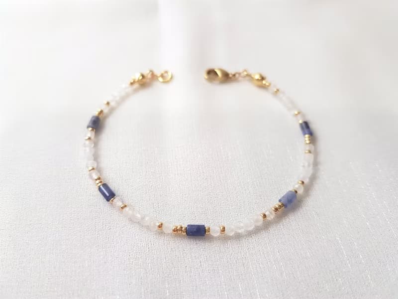 有你的天空 ‧ 月光石 藍點石 串珠 細手環 6月誕生石
