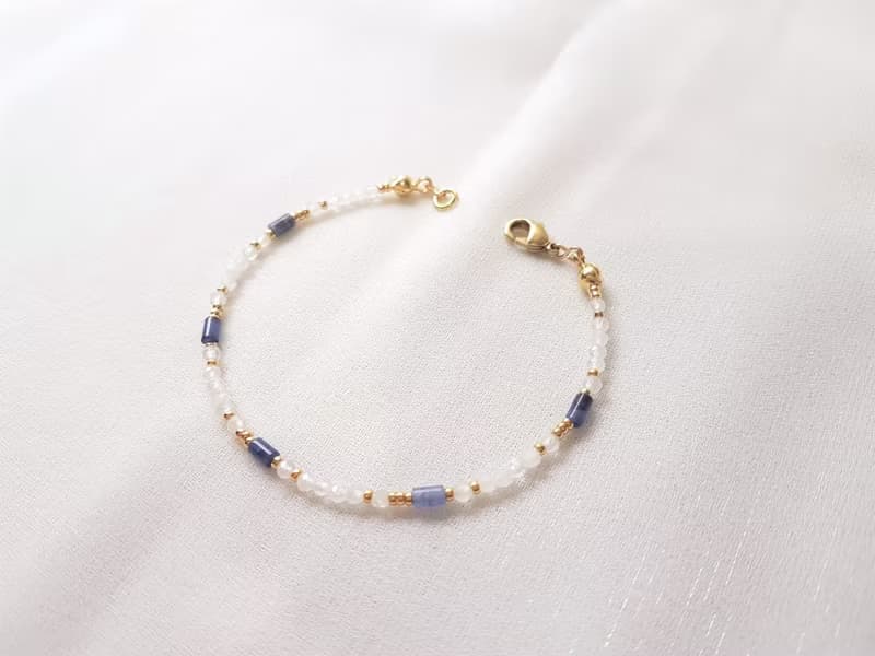 有你的天空 ‧ 月光石 藍點石 串珠 細手環 6月誕生石