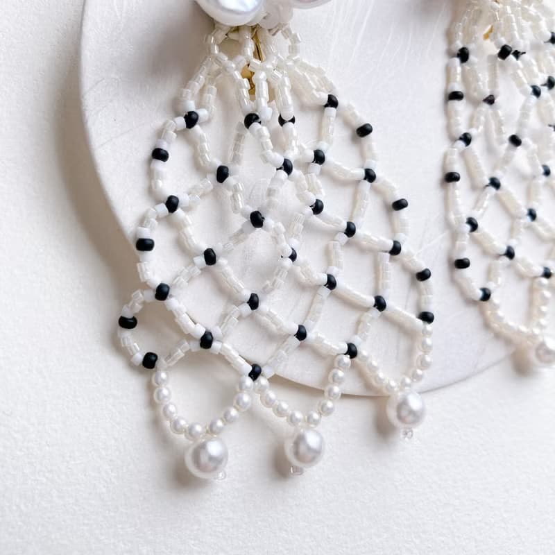 lacy beads 耳飾り　lace white