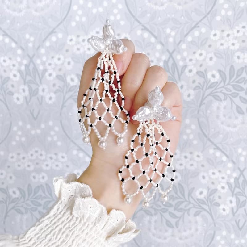 lacy beads 耳飾り　lace white
