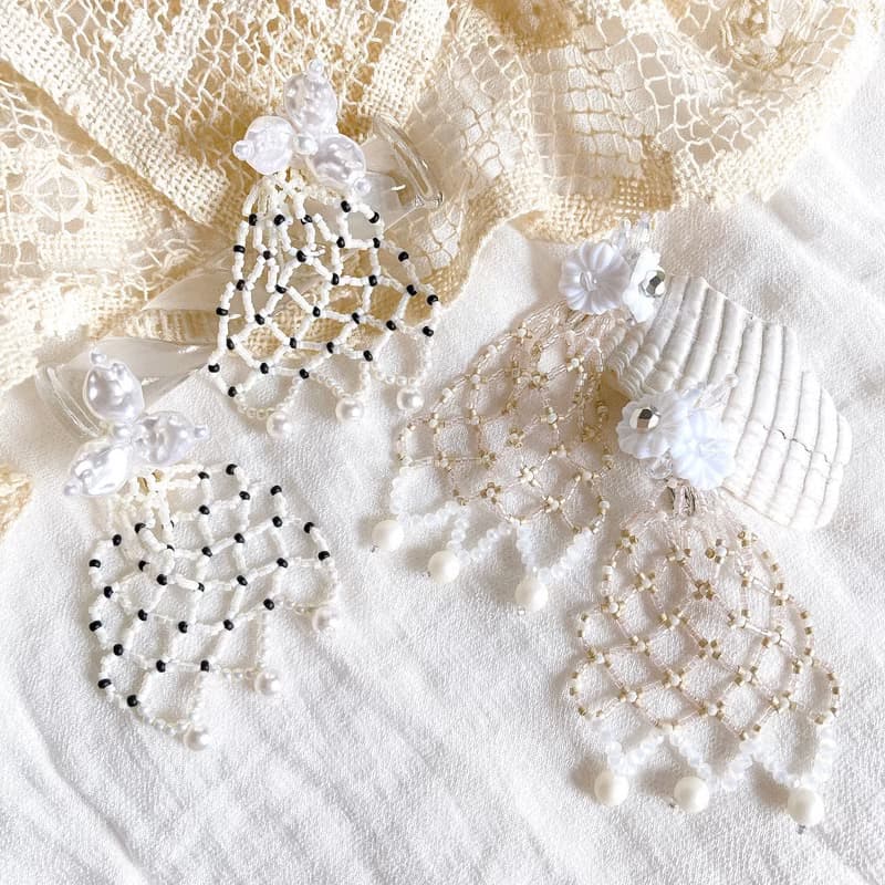 lacy beads 耳飾り　lace white