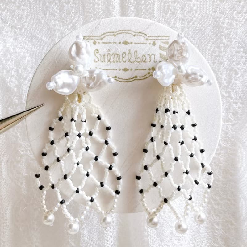 lacy beads 耳飾り　lace white
