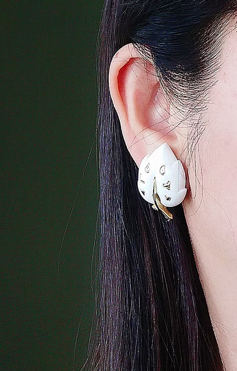 Vintage Jewelry 西洋古董飾品 SARAH COV White Velvet 夾式耳環