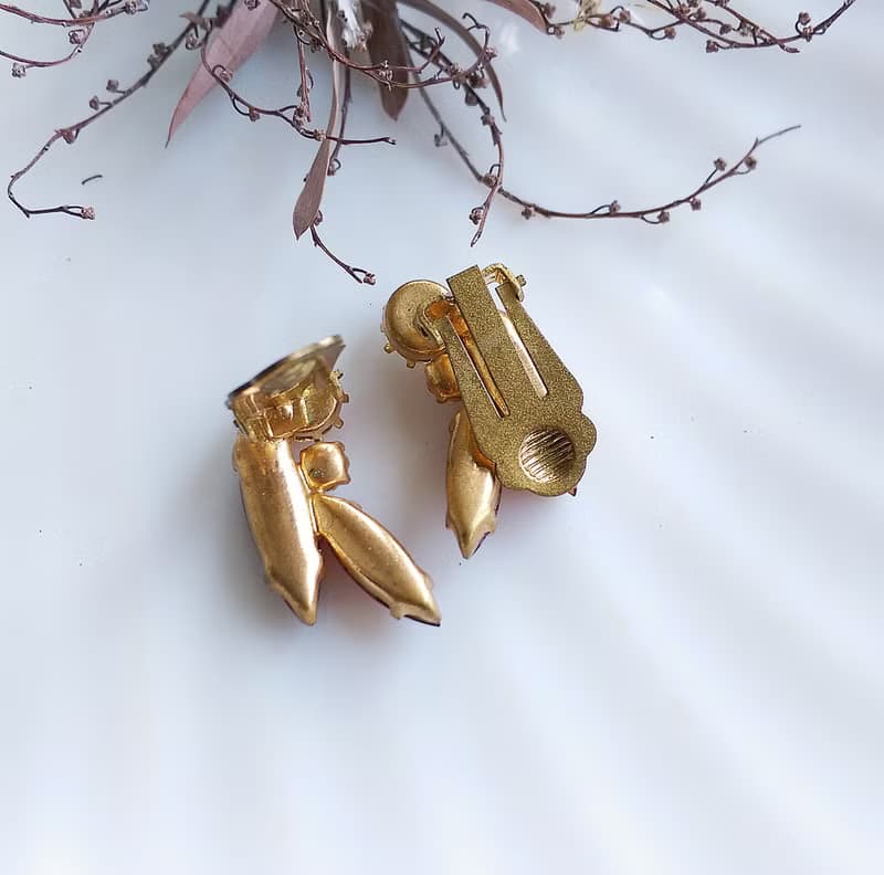 【西洋古董飾品 】紅色調 立體放射長馬眼 萊茵 夾式耳環