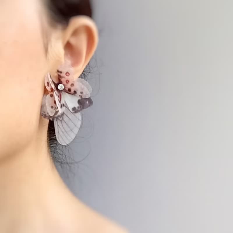 不對稱蝴蝶耳環一對&水鑽925銀耳針 pierced or clip-on earring