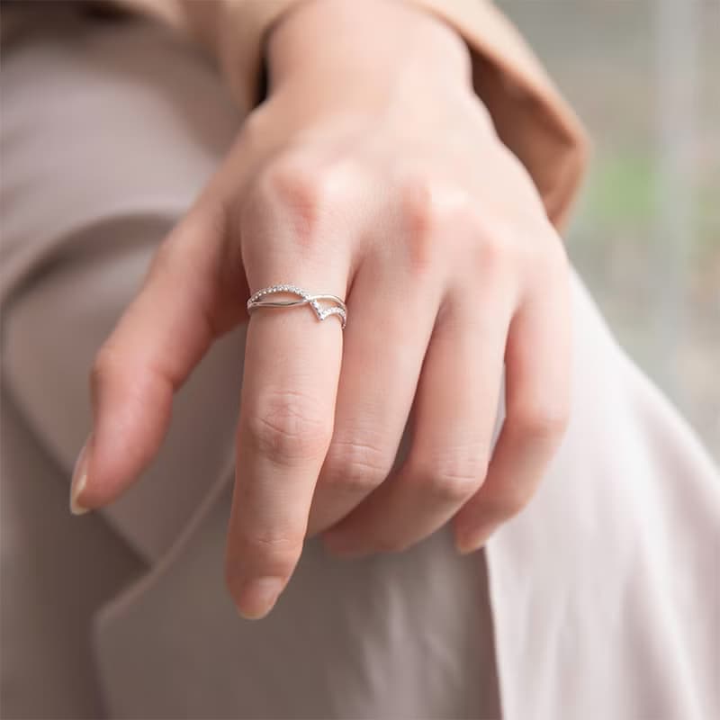 流線造型鑽石戒指