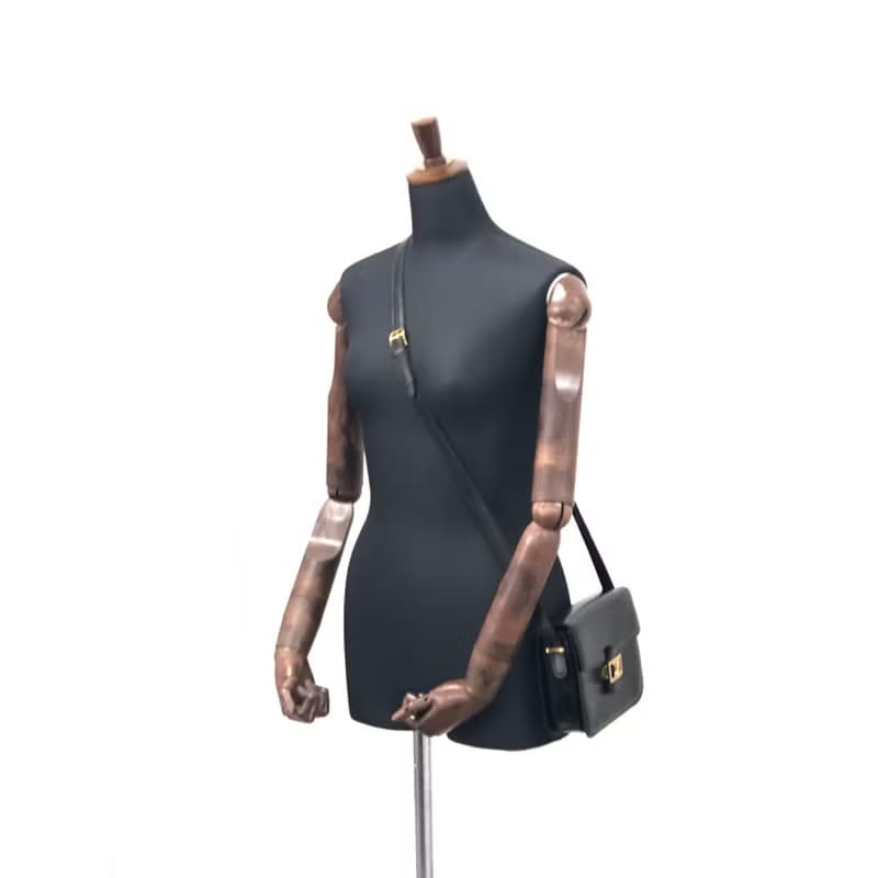 【 日本直送　名牌中古包 】CELINE セリーヌ トリオンフ レザー ショルダーバッグ ブラック vintage ヴィンテージ オールド 368agn