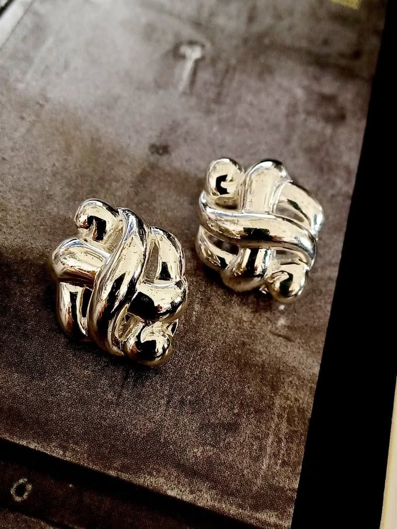 vintage jewelry  Monet 古典鍍銀禮結 夾式耳環