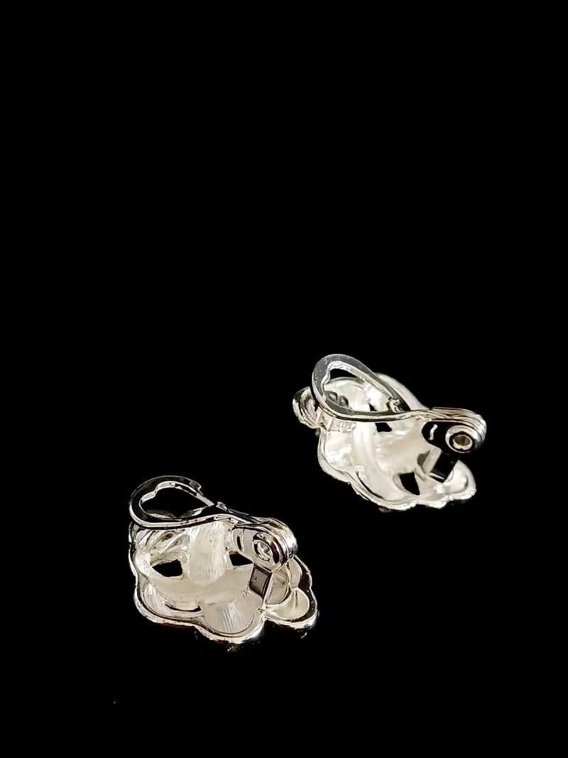 vintage jewelry  Monet 古典鍍銀禮結 夾式耳環