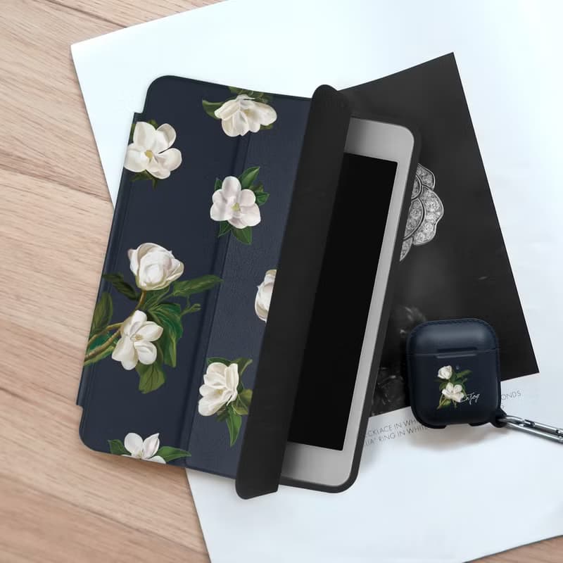 iPad 12.9/Air5/iPad 9/mini 7 柔白香氛花朵 皮革平板保護套