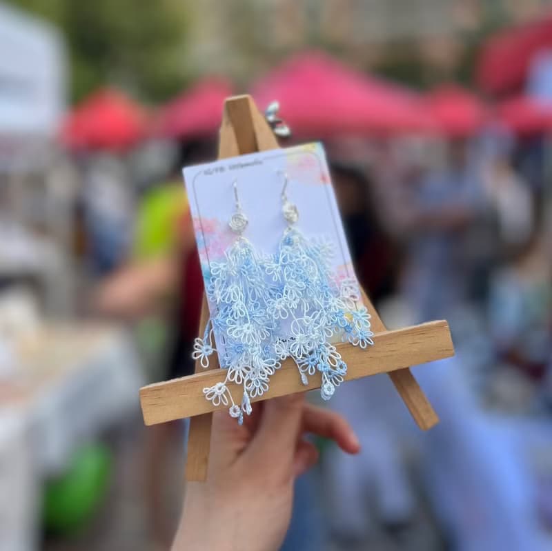 │Littlemoliu│手工梭編 粉藍(大)花海耳環 Double the Blossom
