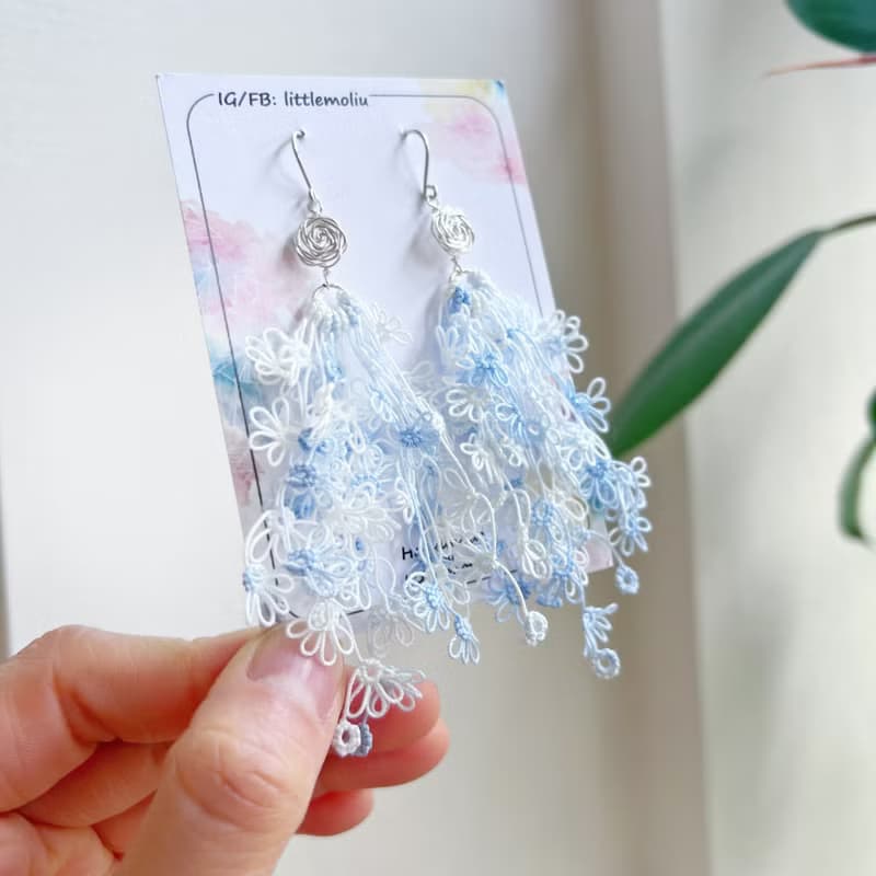 │Littlemoliu│手工梭編 粉藍(大)花海耳環 Double the Blossom