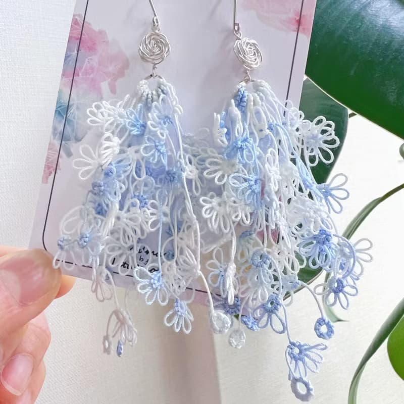 │Littlemoliu│手工梭編 粉藍(大)花海耳環 Double the Blossom