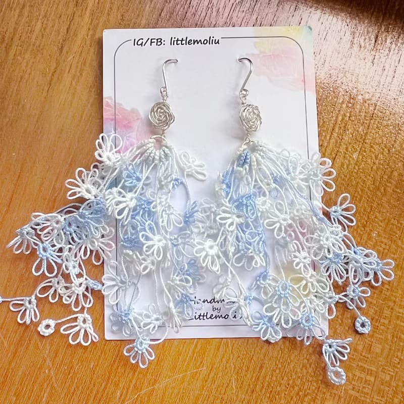 │Littlemoliu│手工梭編 粉藍(大)花海耳環 Double the Blossom