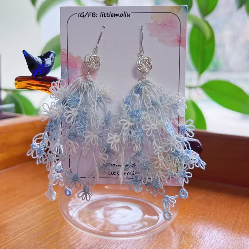 │Littlemoliu│手工梭編 粉藍(大)花海耳環 Double the Blossom