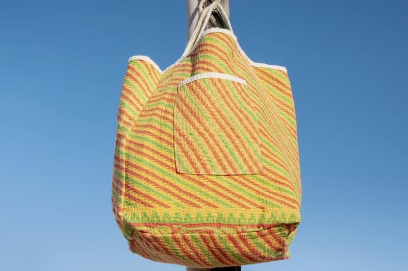 紗麗布手拿包 古布手提包 手工刺繡小物袋 手工縫紗麗布便當袋-彩