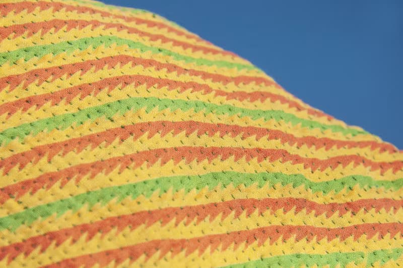 紗麗布手拿包 古布手提包 手工刺繡小物袋 手工縫紗麗布便當袋-彩