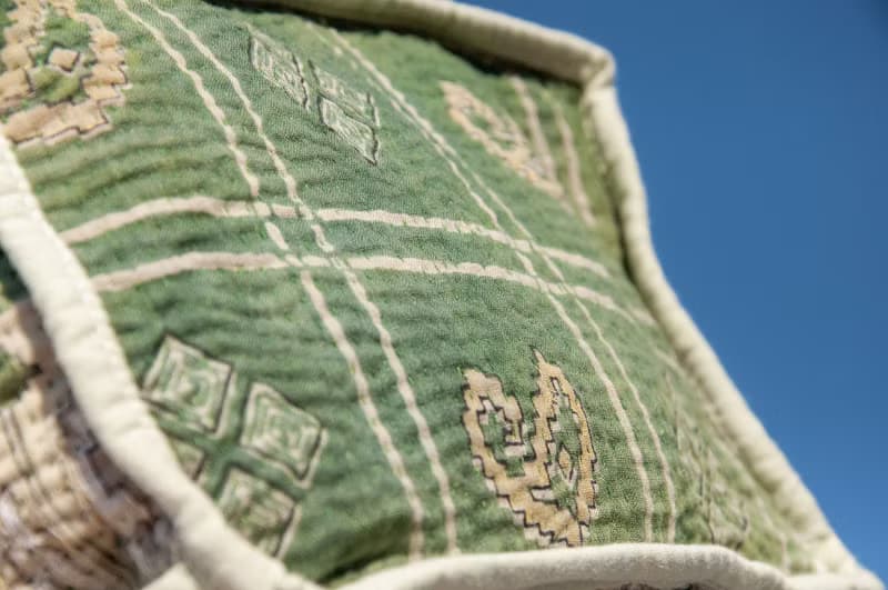 紗麗布手拿包 古布手提包 手工刺繡小物袋 手工縫紗麗布便當袋-彩