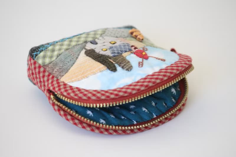 Quilted Purse With Zipper, Embroidered Tiny Coin Purse, Tuscany-inspired.