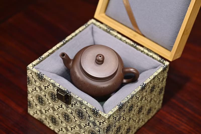 古蓮子 手工 容量170cc原礦紫泥壺身鼓腹圓渾平蓋覃菇形壺鈕