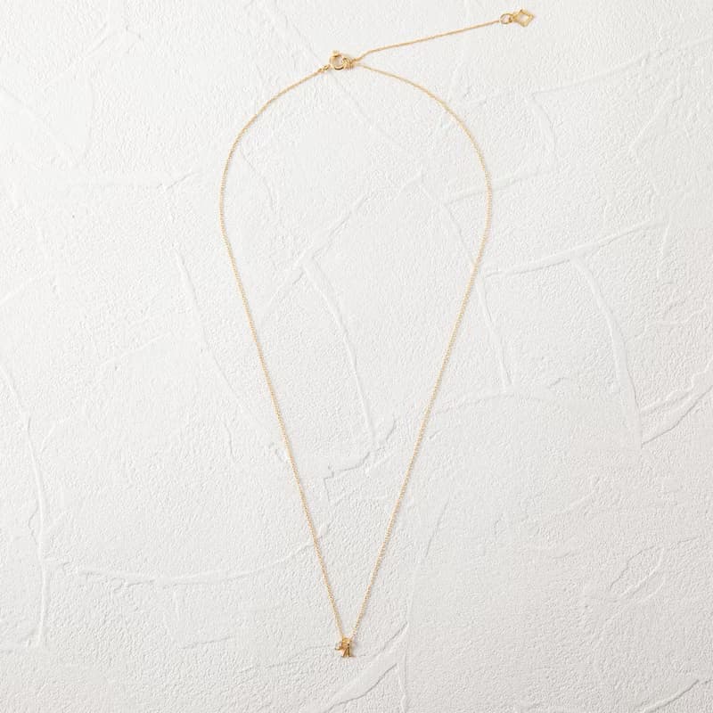 petit-initial necklace 【C】 ニッケルフリーネックレス 　小さなイニシャルをかたどったペンダントネックレス