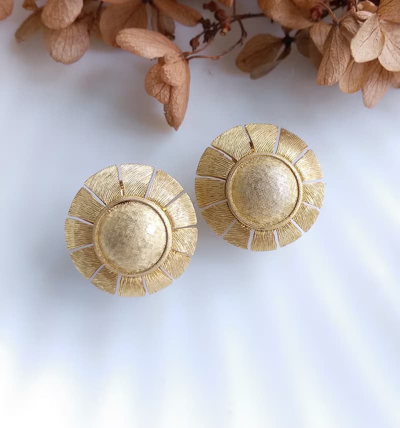Vintage Jewelry 西洋古董飾品 霧面刷金花型 夾式耳環