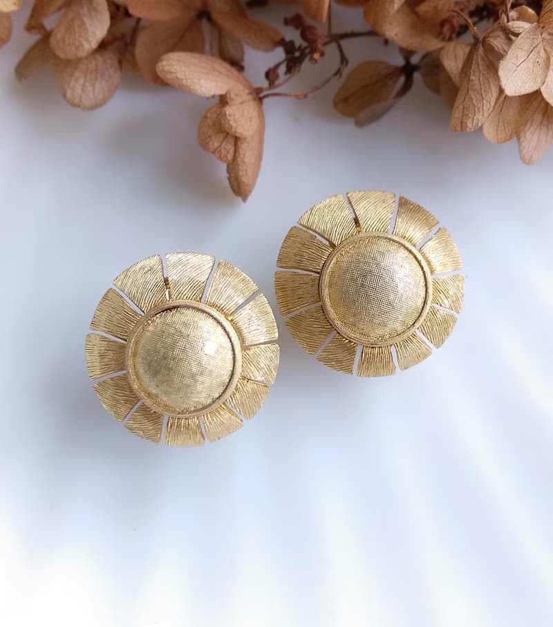 Vintage Jewelry 西洋古董飾品 霧面刷金花型 夾式耳環