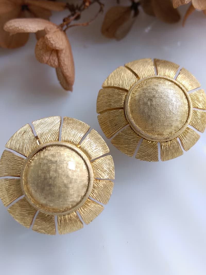 Vintage Jewelry 西洋古董飾品 霧面刷金花型 夾式耳環