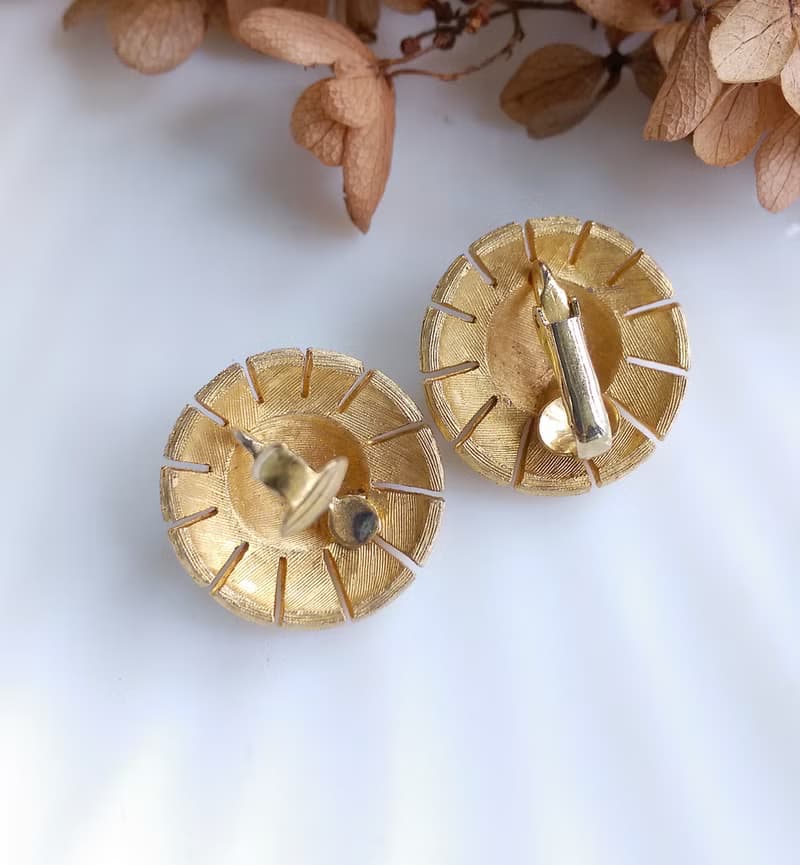 Vintage Jewelry 西洋古董飾品 霧面刷金花型 夾式耳環