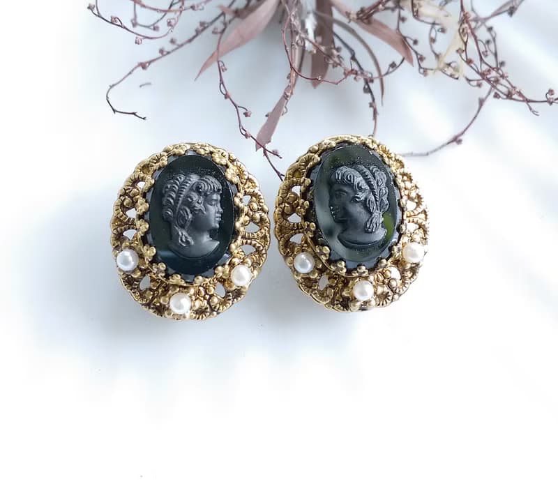 【西洋古董飾品 】西德製 花絲 黑玻璃CAMEO  典雅 夾式耳環