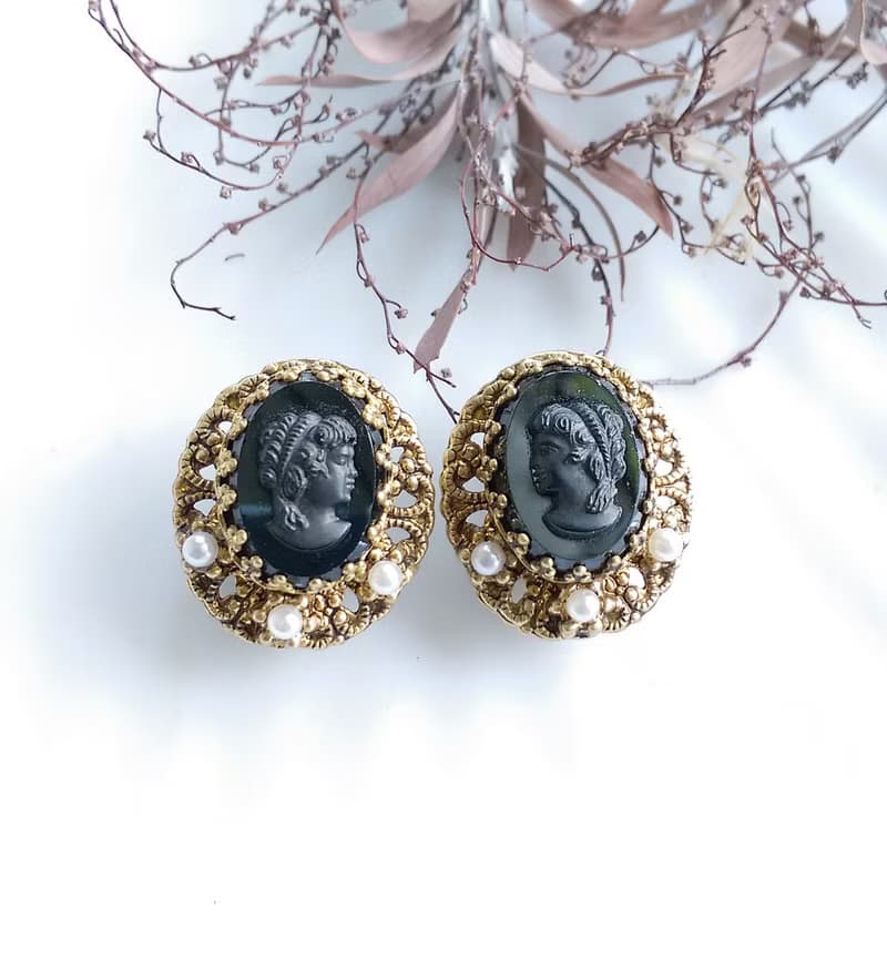 【西洋古董飾品 】西德製 花絲 黑玻璃CAMEO  典雅 夾式耳環