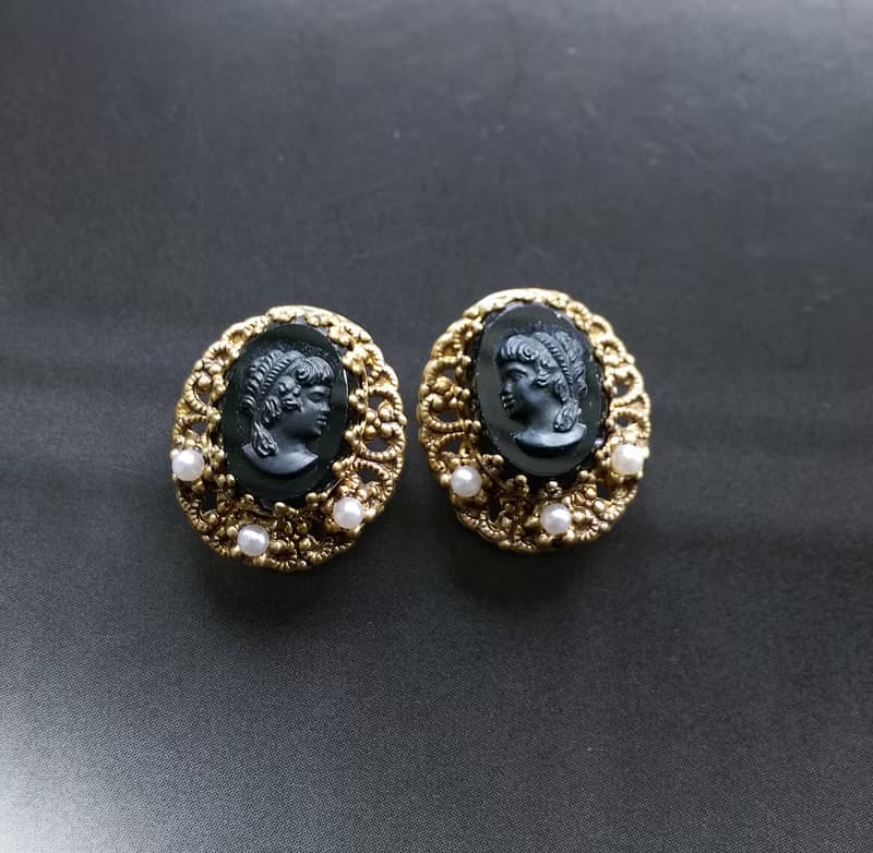 【西洋古董飾品 】西德製 花絲 黑玻璃CAMEO  典雅 夾式耳環