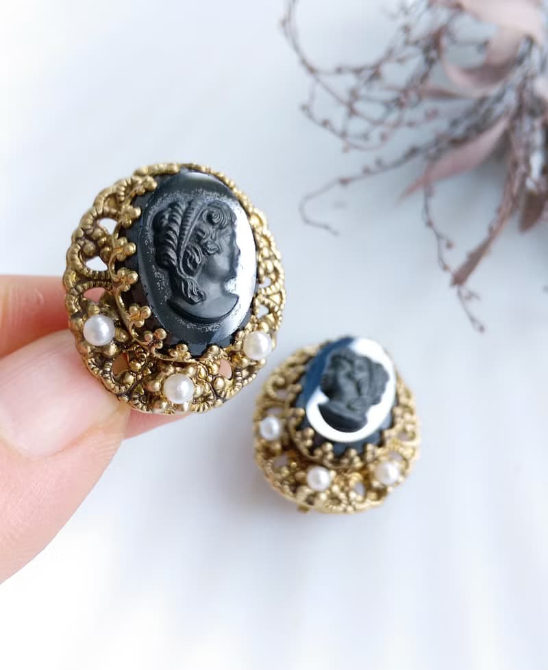 【西洋古董飾品 】西德製 花絲 黑玻璃CAMEO  典雅 夾式耳環