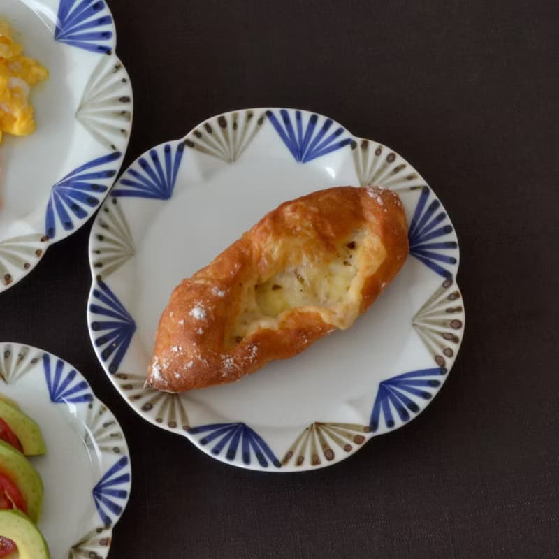 三角十草輪花皿　M