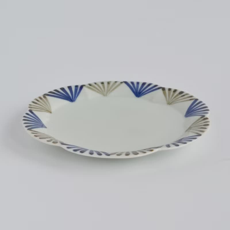 三角十草輪花皿　M