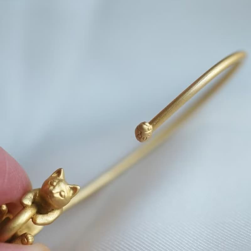 猫のイヤーカフ　マットゴールド