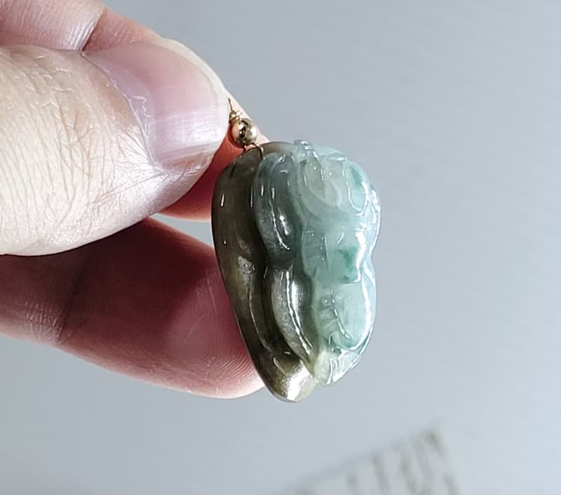 【親翠】天然翡翠 手工雕刻飄花貔貅卧錢堆原皮項鍊 畢業禮物