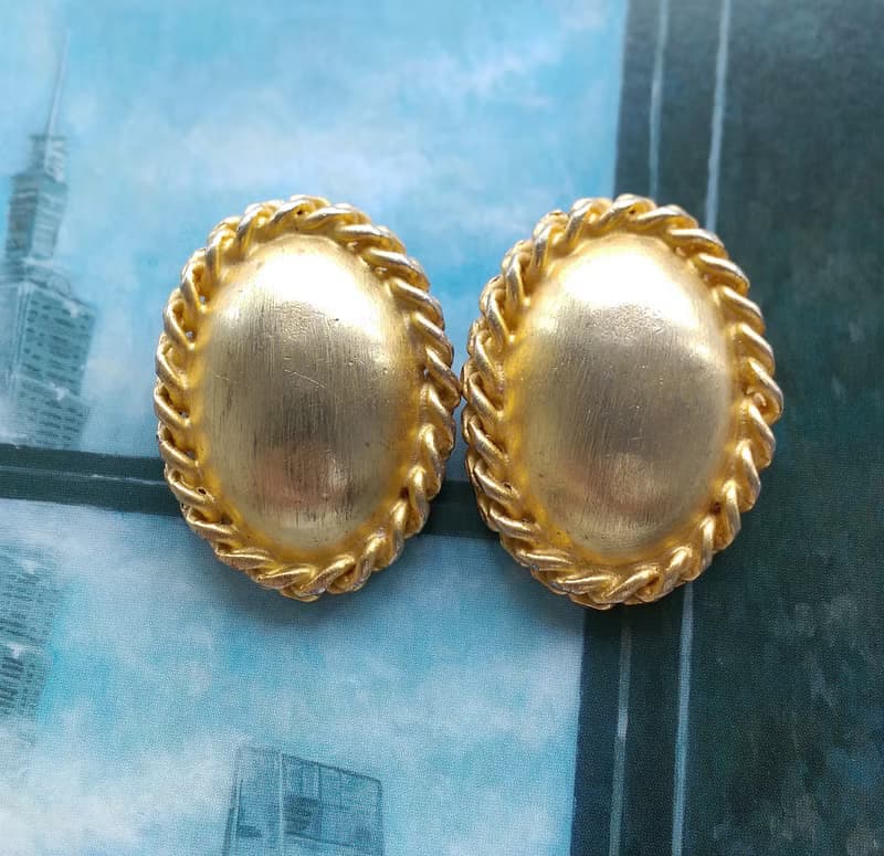 Vintage Jewelry 西洋古董飾品 橢圓 刷金 繩索框  夾式耳環