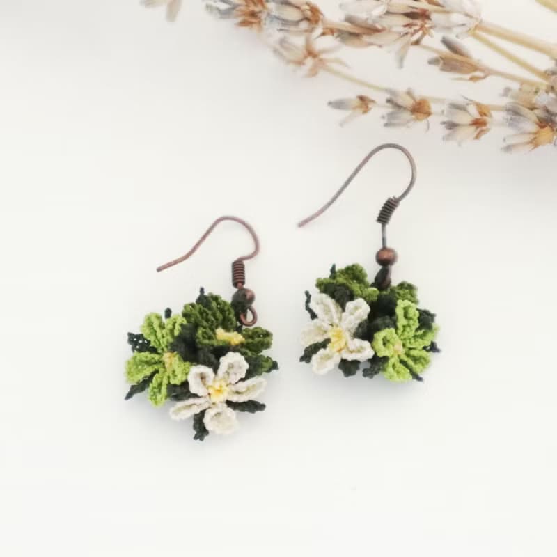 PREMIUMレースのピアス【ブーケ】グリーンフィールド