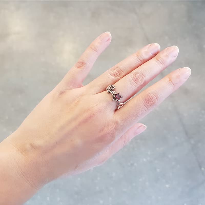 925純銀飾 個性精雕玫瑰造型晶鑽戒指窄版 鑽色可換 婚禮伴娘宴會