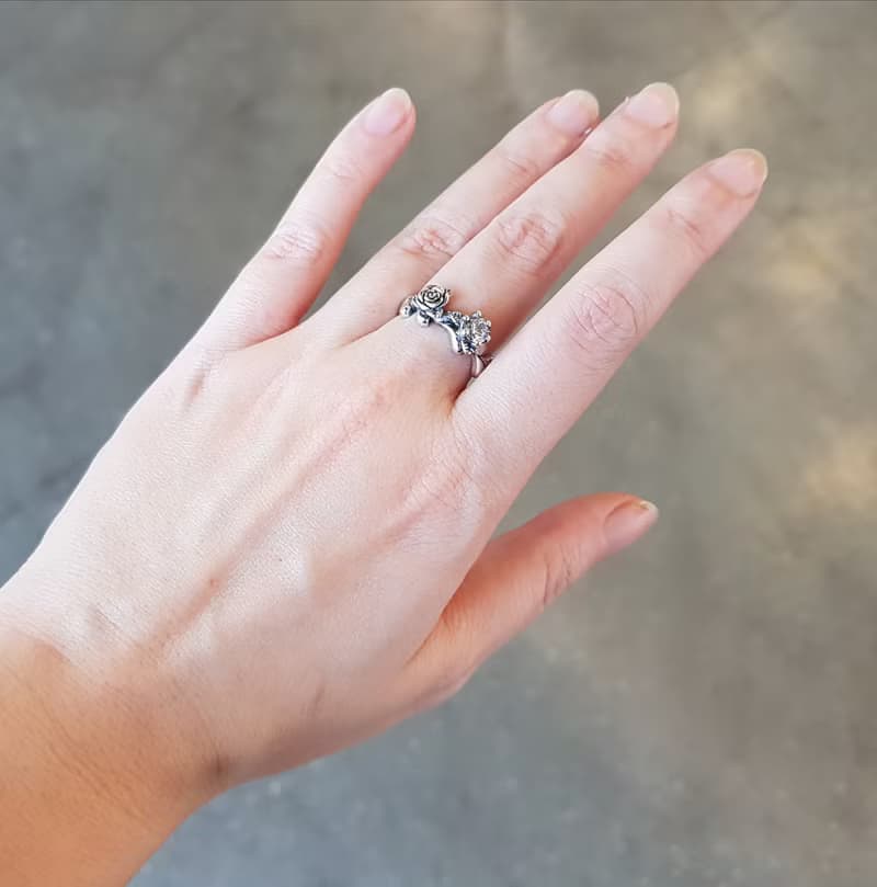 925純銀飾 個性精雕玫瑰造型晶鑽戒指窄版 鑽色可換 婚禮伴娘宴會
